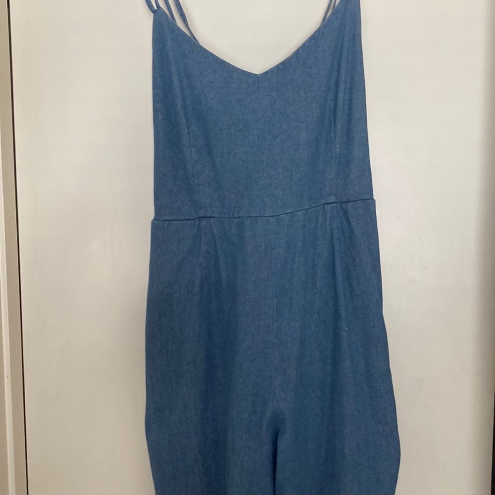 Super cute strappy cut off denim jumper with pockets. Size large 8-10
